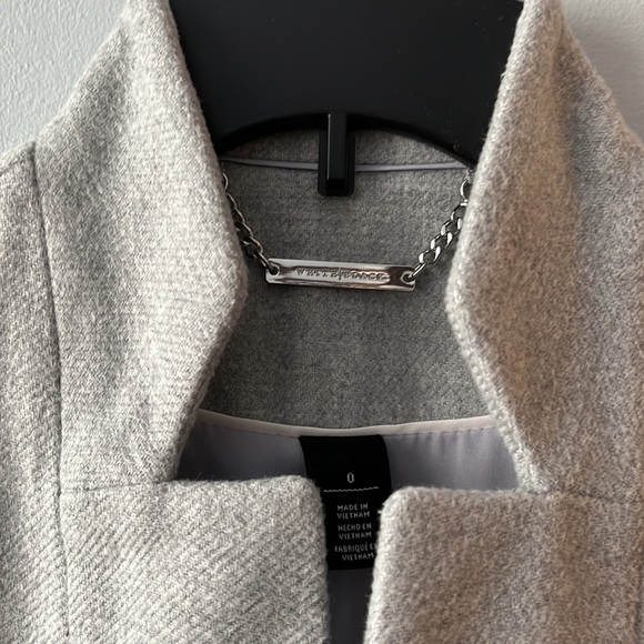 Light gray vest - Picture 5 of 6